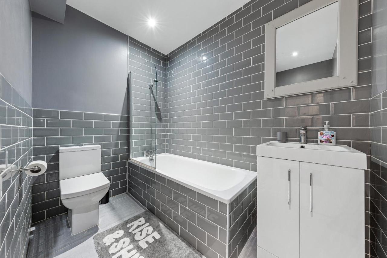 Majestic 4 At Reganway Rw4 Londres